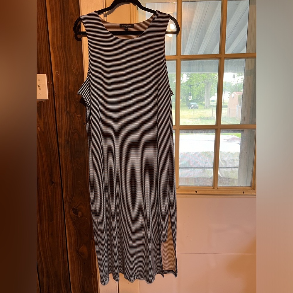 Banana Repblic B&W striped midi dress